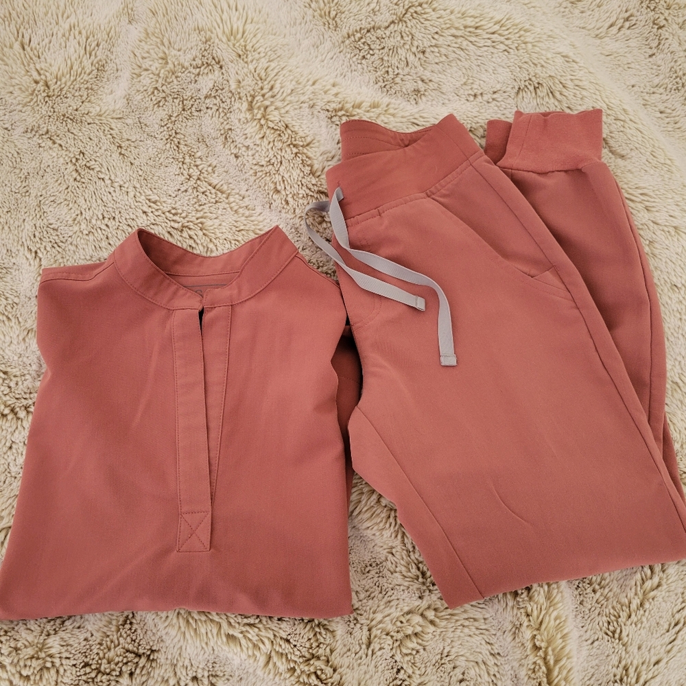Figs mauve set